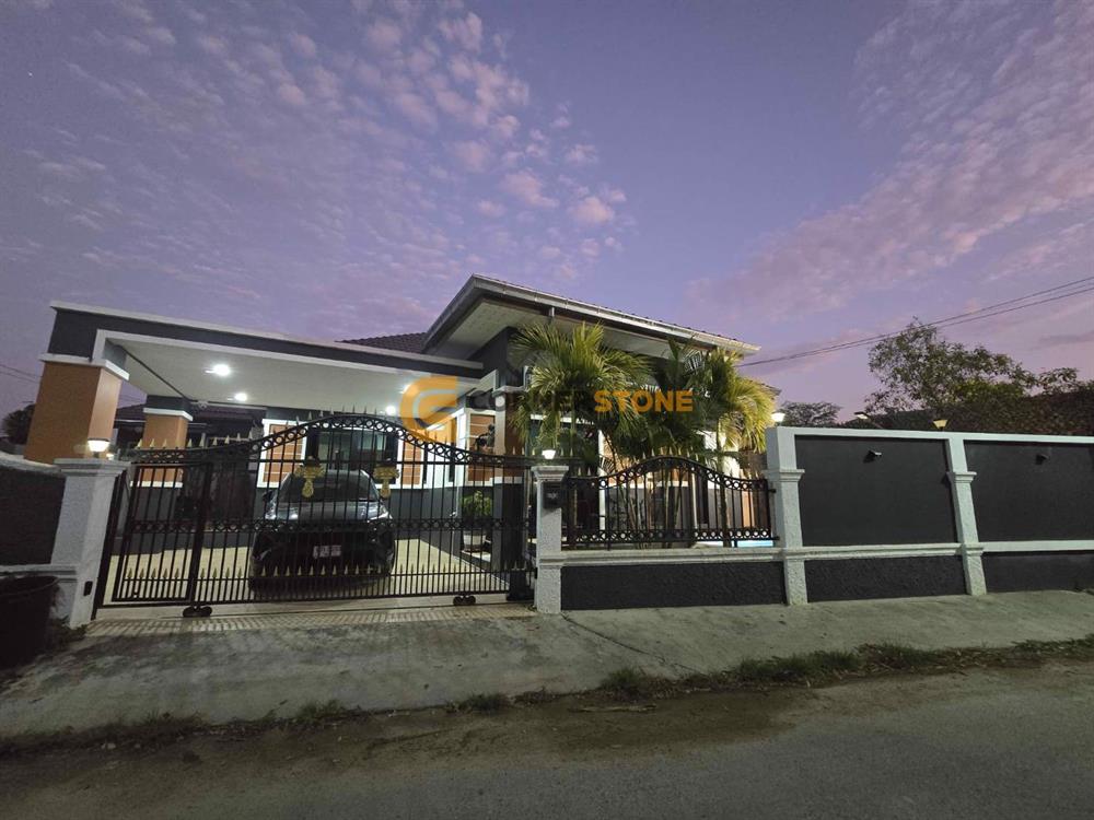 3 bedroom pool villa for sale in Huay Yai Pattaya with private garden and outdoor terrace